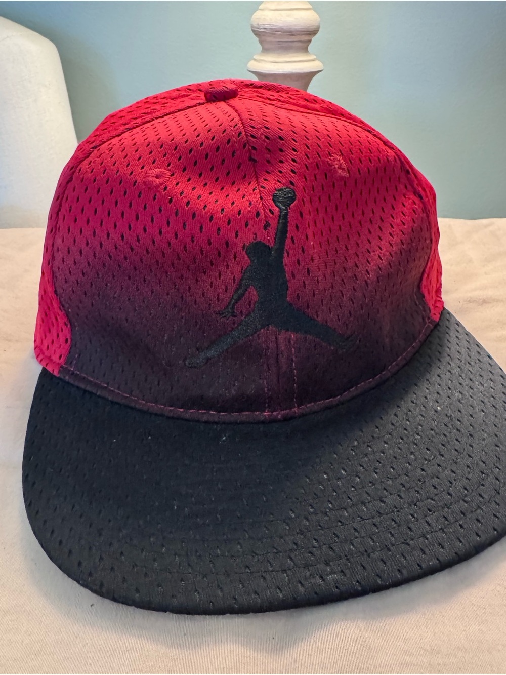 Nike Jordan Youth Red to Black Gradient Mesh Snapback Hat with Jumpman